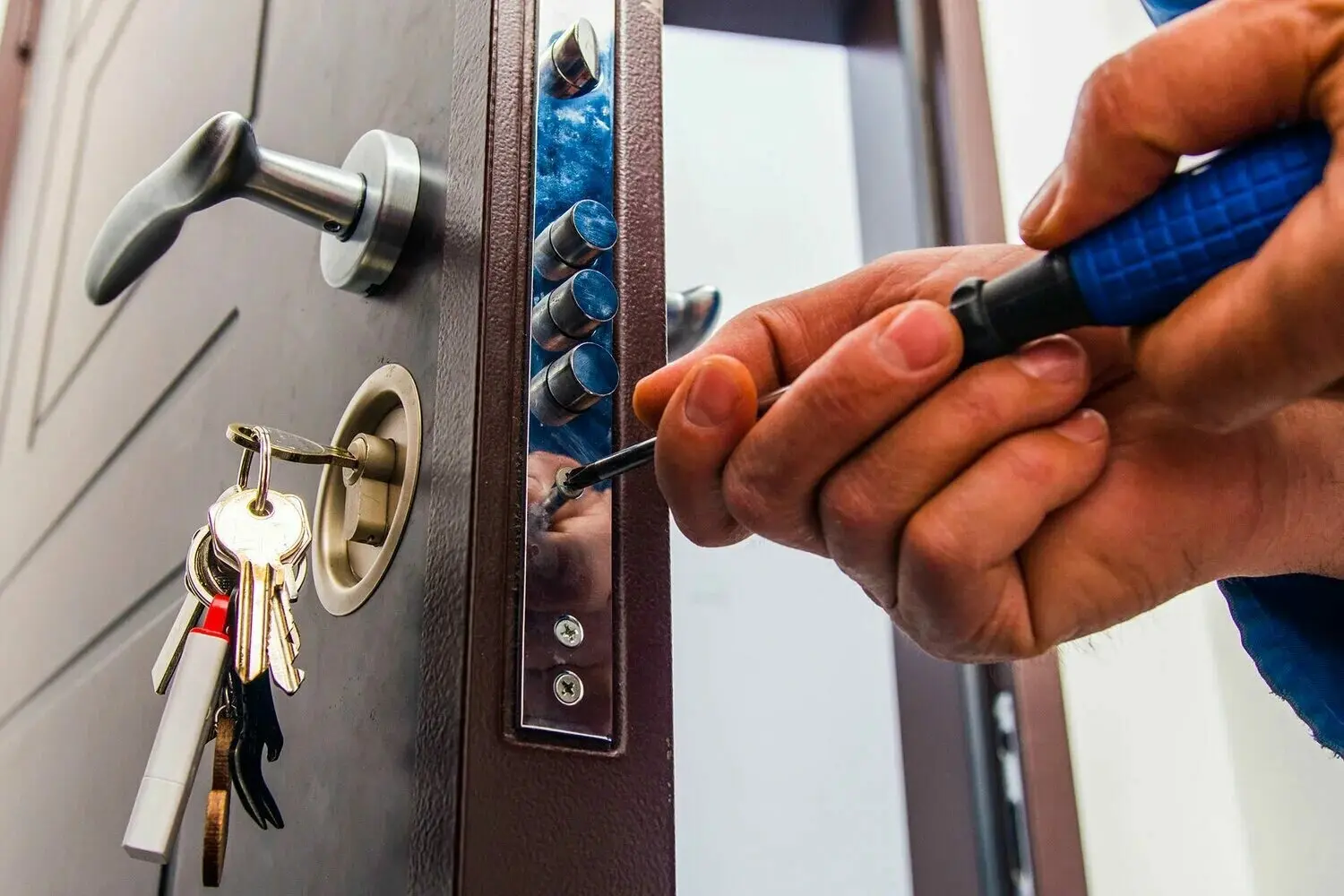 On Time Locksmith specializes in Commercial Locksmith Maywood services for businesses.