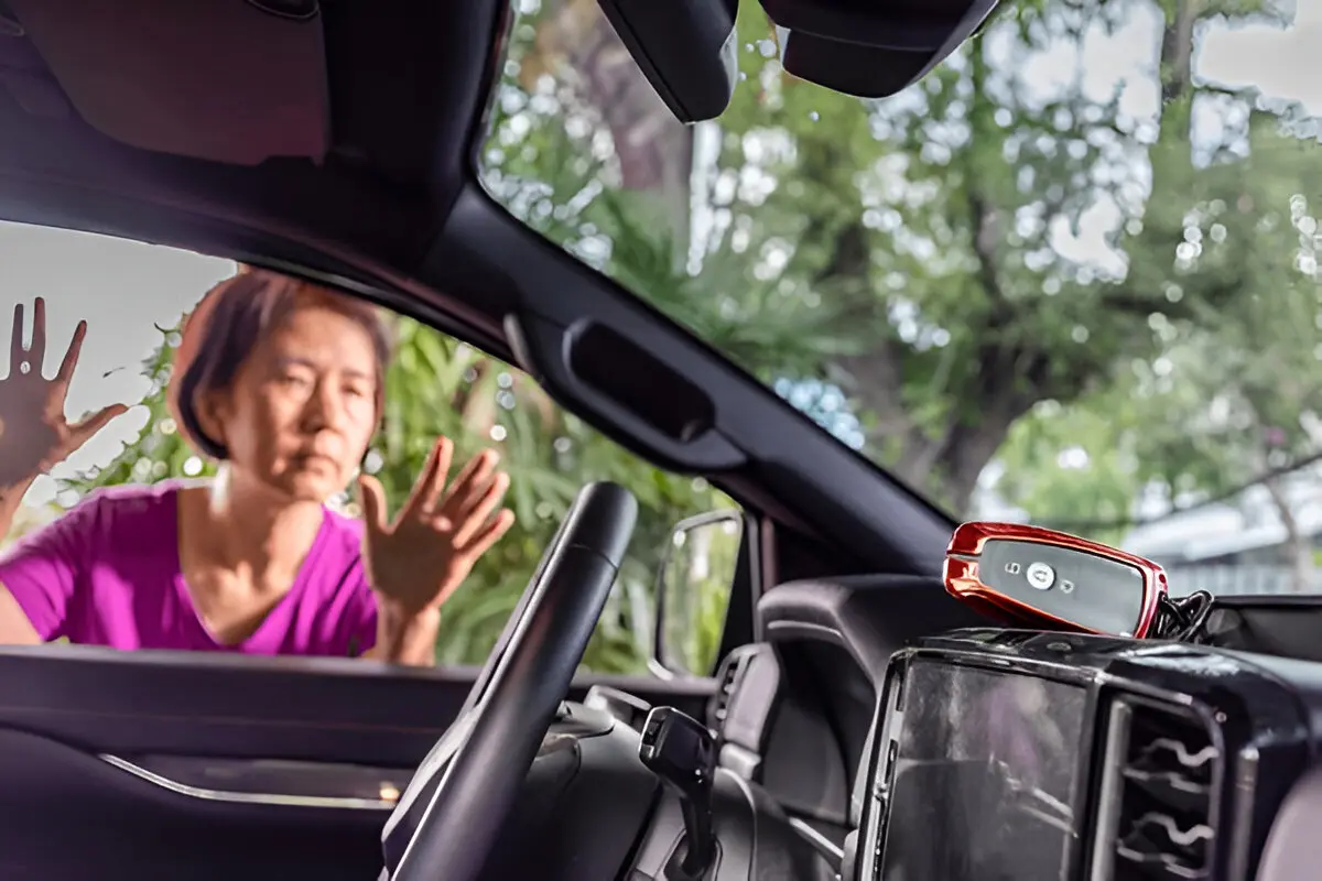 Emergency locksmith opening a locked car door efficiently without damage.