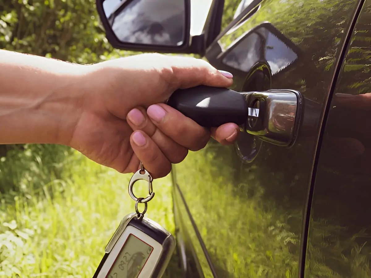Locksmith providing quick emergency car lockout assistance at roadside