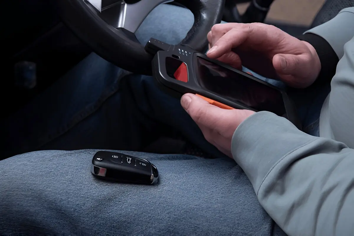 Expert car locksmith offering fast lockout assistance, car key replacement, and ignition repair services.